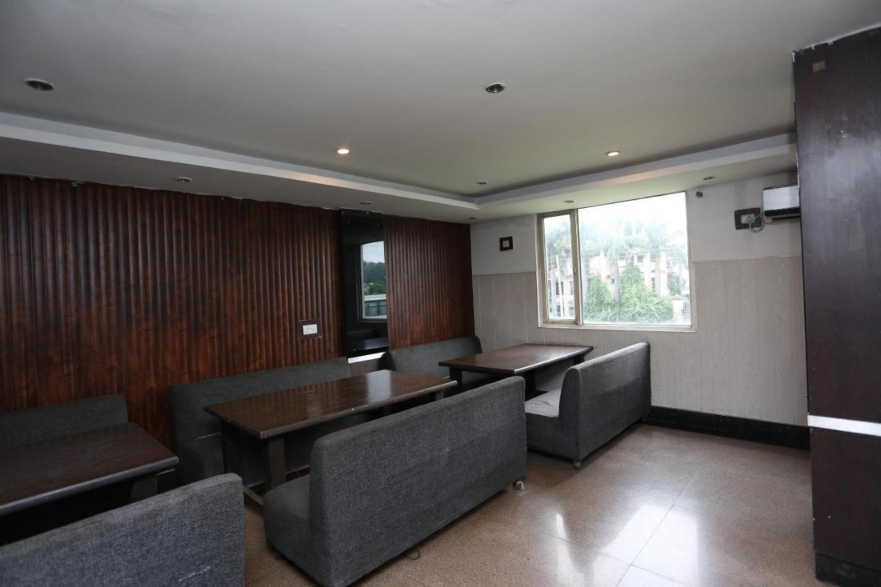 Oyo 5844 Hotel Drive Inn Raiwala Экстерьер фото